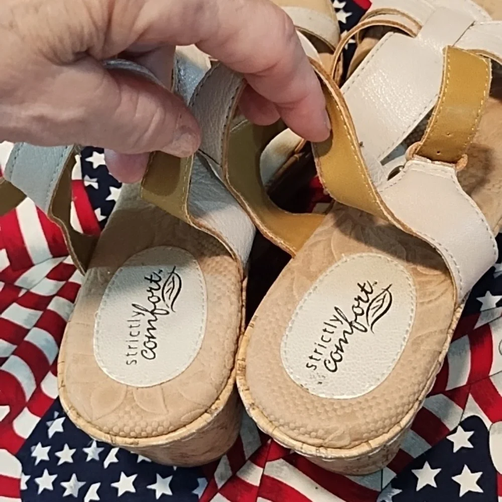 Easy Street Strictly Comfort EUC Tan Sandals Strappy Design Buckle Closure. 8M. - Picture 3 of 7